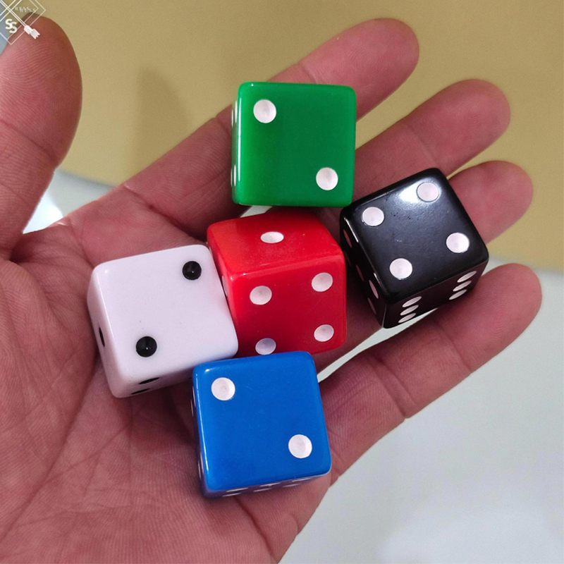 D6スクエアダイス キューブ 25MM 数字入り ドット付き - Party Games No Supplies のレビューと価格