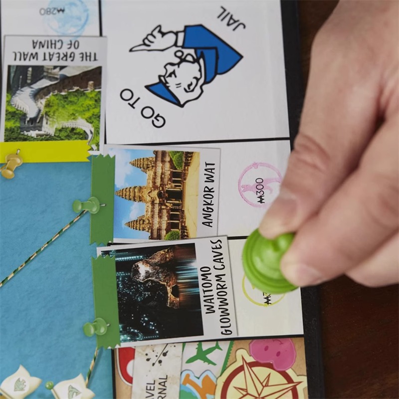 ハスブロ本物の不動産王モノポリートラベルワールドツアーデスク - Hasbro Game Monopoly のレビューと価格